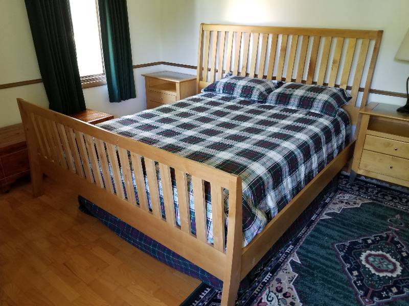lot 7 image: Chic King Sized Bed Frame