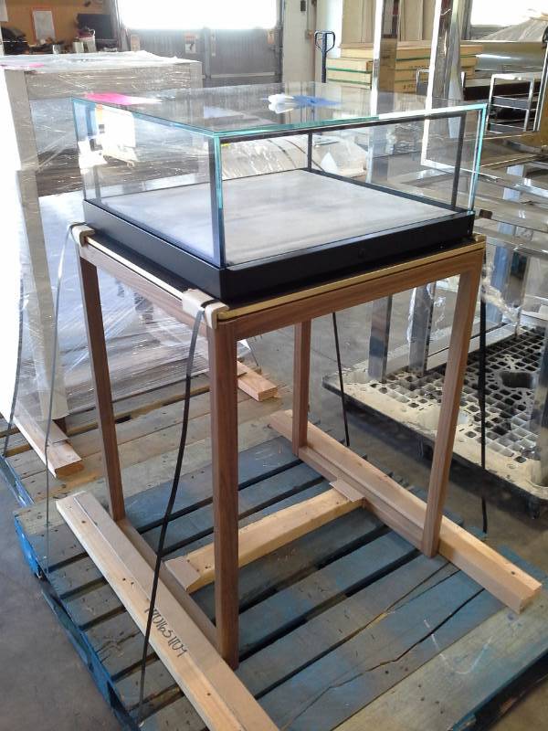 Locking Pull-Out Shelf with Wood Base, LED Lights
