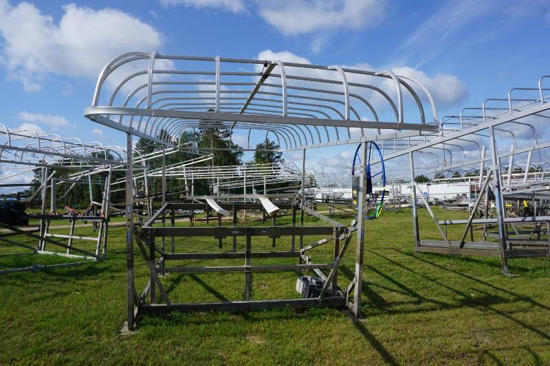 lot 14 image: Shore Master Model 36108 Cantilever Boat Lift