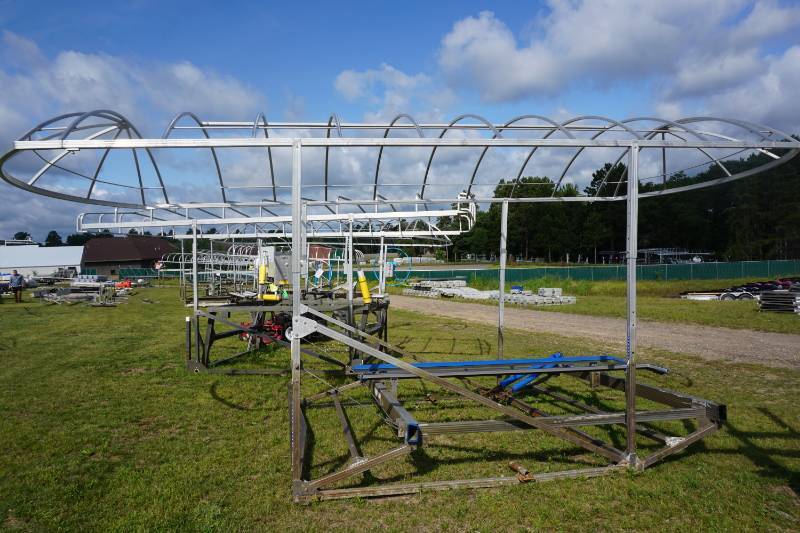 lot 17 image: Newman Brand 36108 Cantilever Boat Lift
