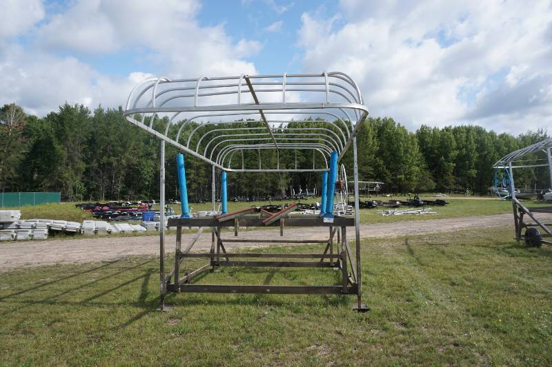 lot 20 image: Shore Master Model 36108 Cantilever Boat Lift