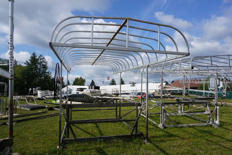 lot 22 image: Shore Master 26100 Cantilever Boat Lift