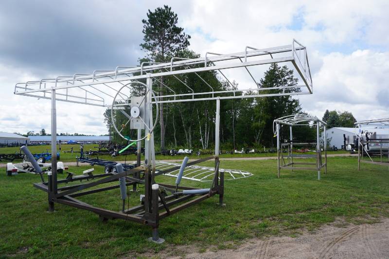 lot 27 image: Hewitt Roll a Dock 15108 Boat Lift