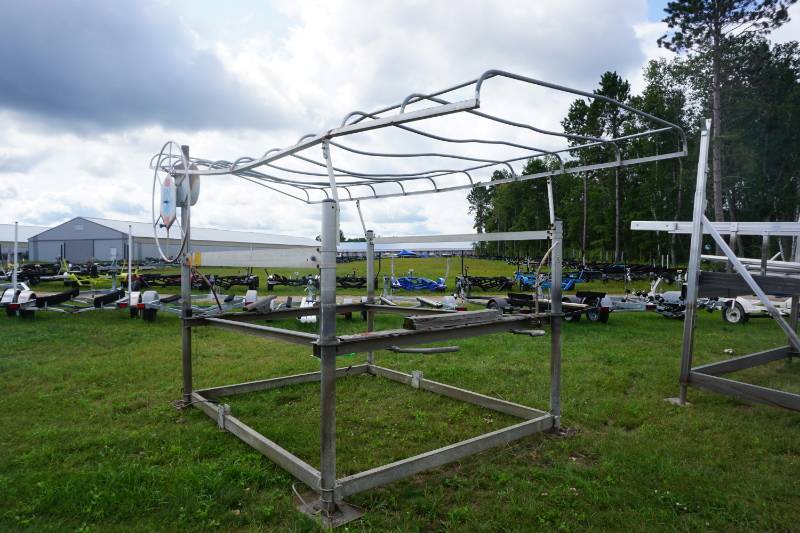 lot 29 image: Shore Station 1688 Boat Lift