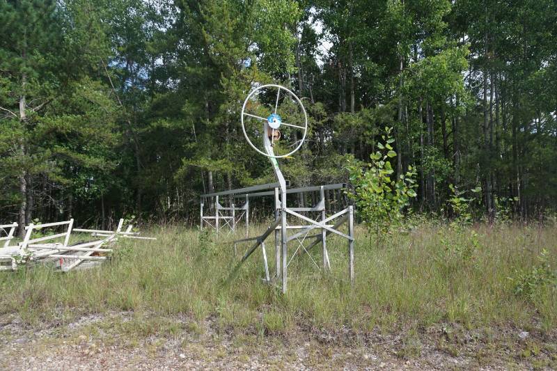 lot 33 image: Hewitt Roll a Dock Cantilever Pontoon Lift
