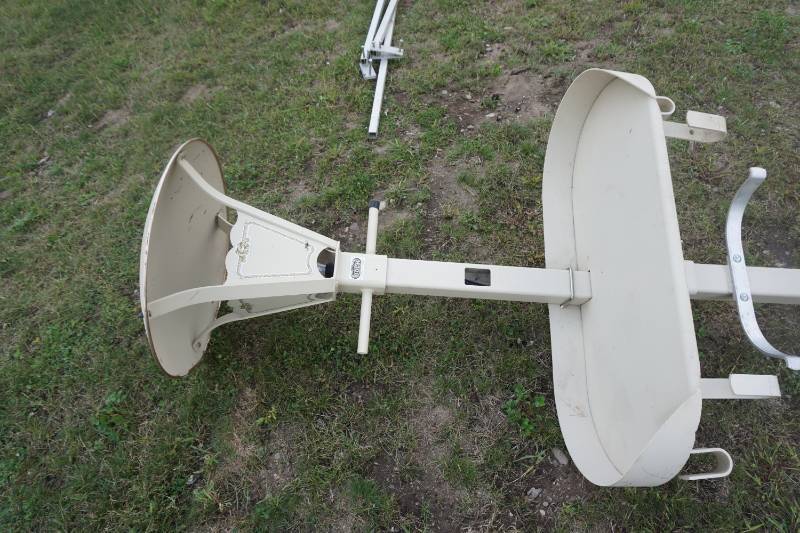 lot 43 image: Shore Station Dock Mount Gear Tower With Seat & Light