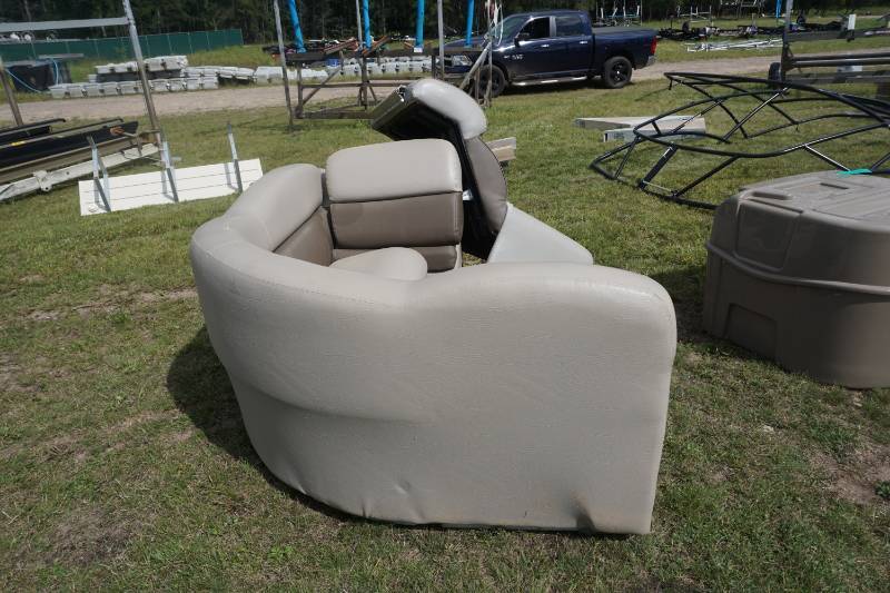 lot 47 image: Premier Pontoon Padded Furniture Section