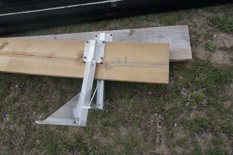 lot 68 image: 2 -  Pier Pleasure Brand 14 Wood Pontoon  Lift Load Guides With Mounting Brackets