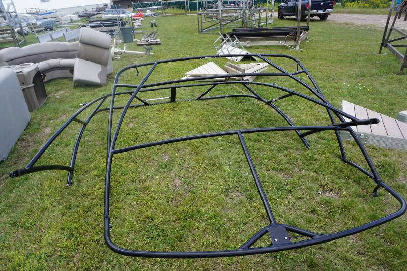 lot 78 image: Bennington Pontoon 2 PC Metal Tower