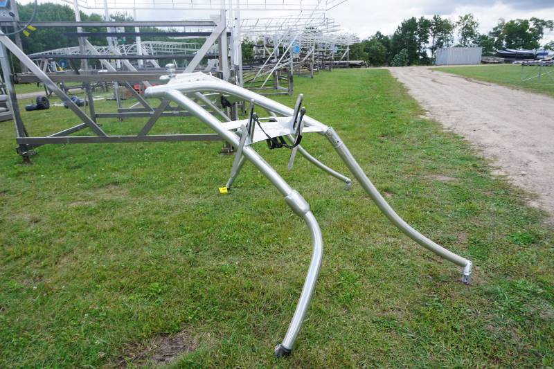 lot 80 image: Roswell Brand Sport Boat Wake Air Universal Mount Tower