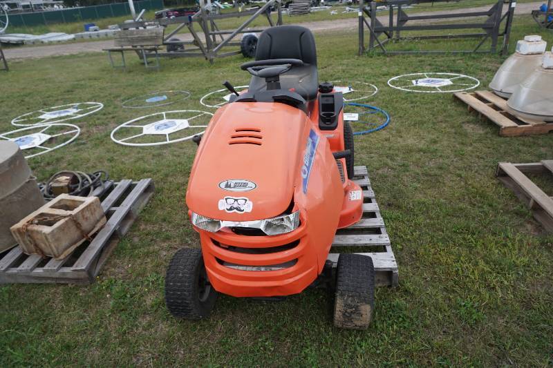 lot 91 image: Simplicity Regent Garden Tractor Lawn Mower