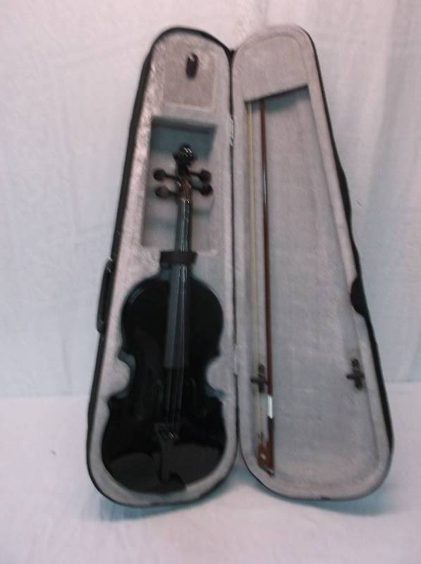lot 16 image: Violin