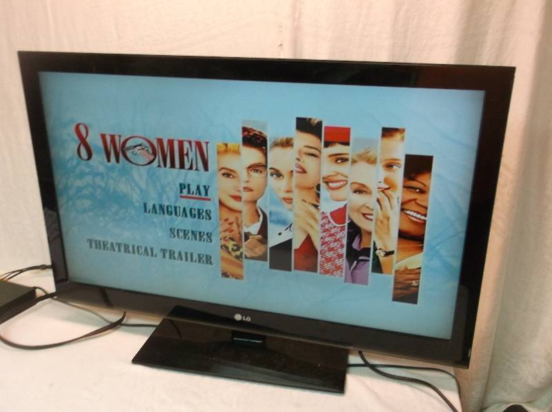 lot 24 image: Flat Screen TV