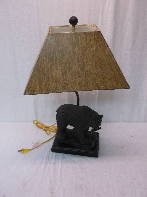 lot 66 image: Lamp