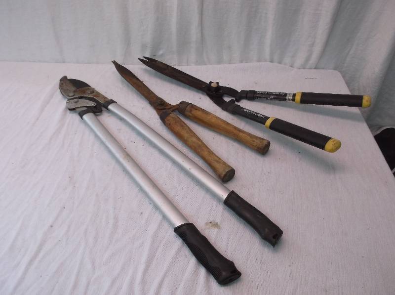 lot 86 image: Pruning Clippers