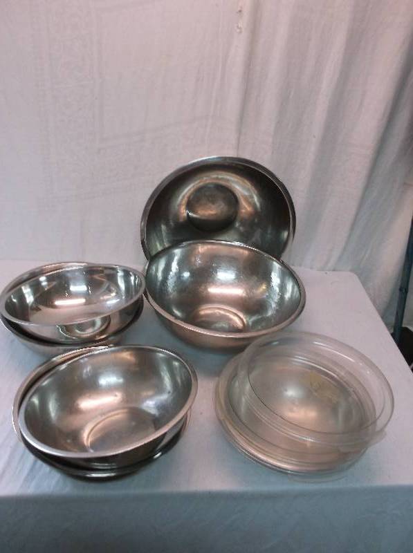 lot 100 image: Mixing Bowels