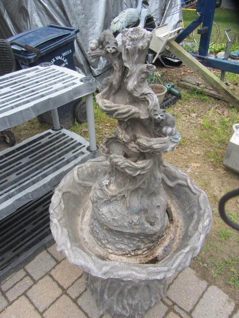 lot 4 image: Yard Fountain