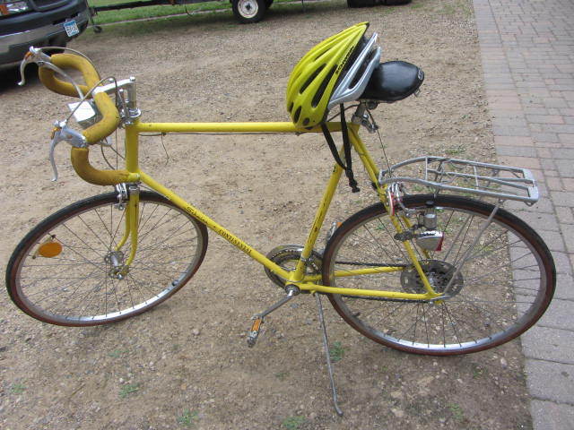 lot 20 image: Vintage Schwinn Bicycle