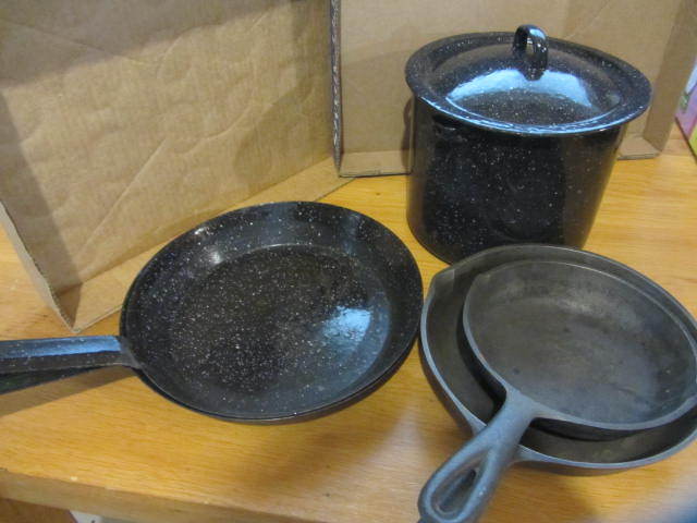 lot 31 image: Cookware, Cast Iron