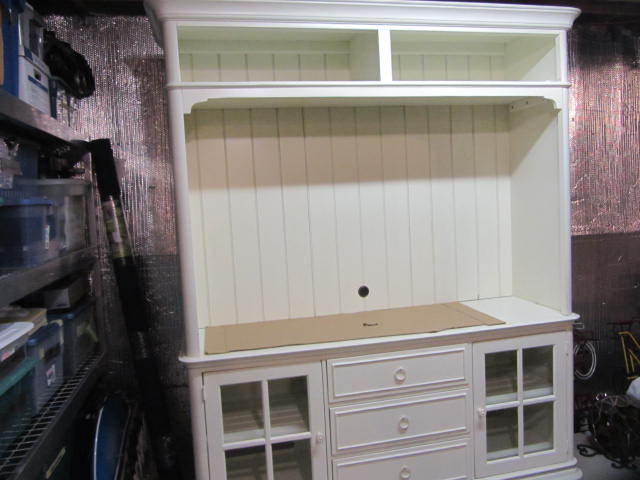 lot 3 image: Country Cottage Console & Hutch
