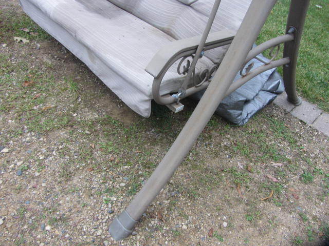 lot 51 image: Patio Swing