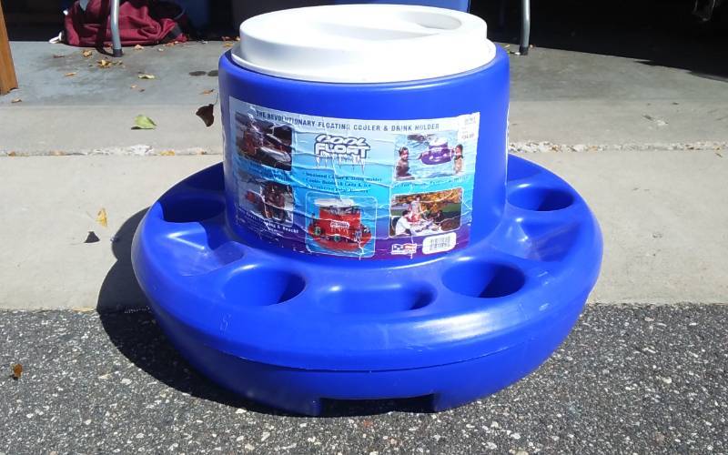 lot 8 image: Floating Cooler Drink Holder