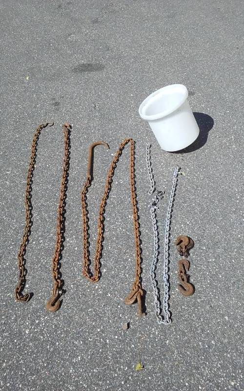 lot 20 image: Assorted Lengths Of Chain & Hooks