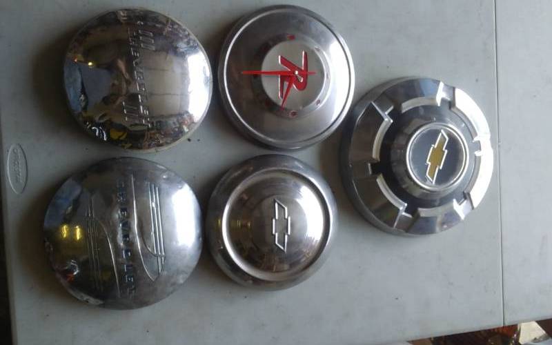 lot 33 image: Assorted Hub Caps, Hub Cap Clock