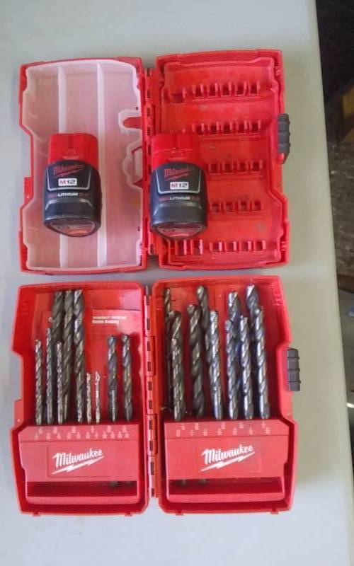 lot 71 image: Partial Milwaukee Drill Bit Set & 2-M12 Batteries