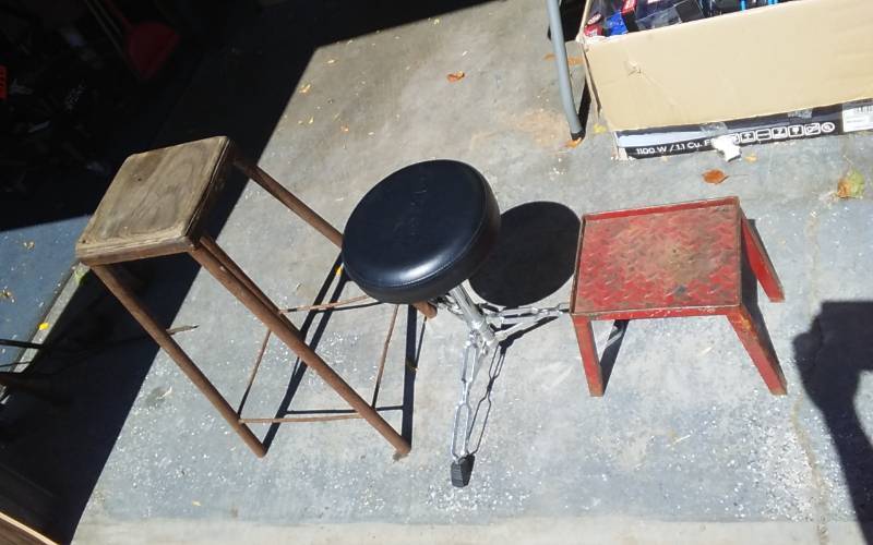 lot 76 image: 3-Assorted StoolsStands