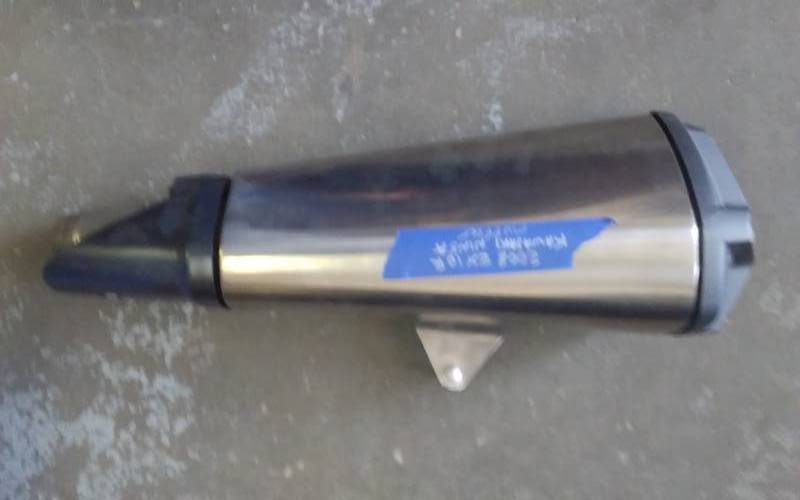 lot 83 image: 2008 Kawasaki Ninja ZX10R Muffler