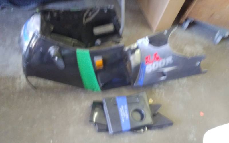 lot 87 image: 1991 ZX600 Plastics