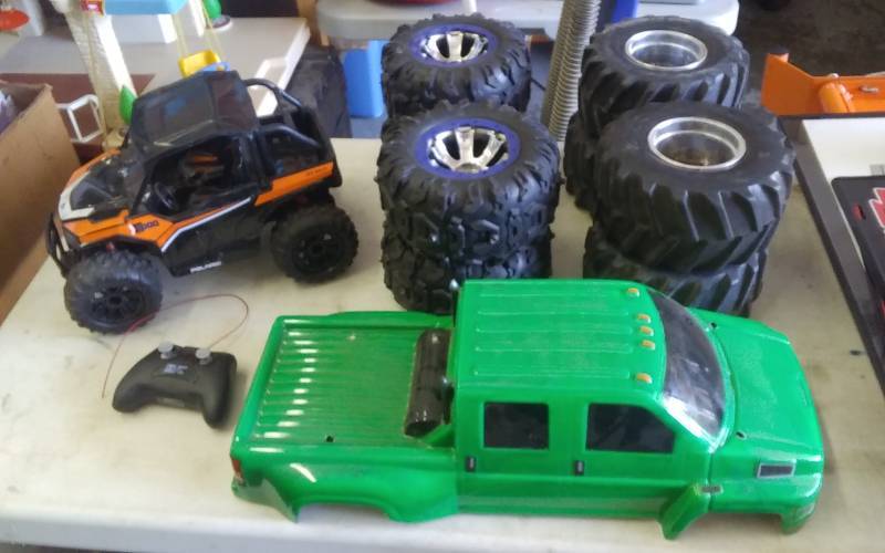 lot 93 image: RC Polaris With Controller (Works), Rc Truck Body & Tires