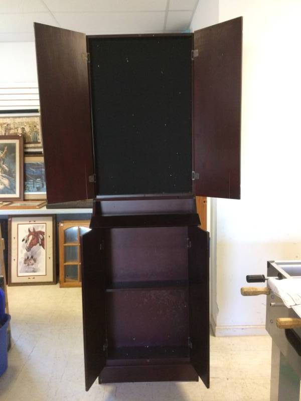 lot 9 image: GLD Dartboard Cabinet