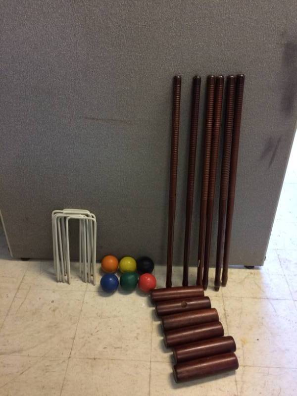 lot 27 image: Franklin Croquet Set