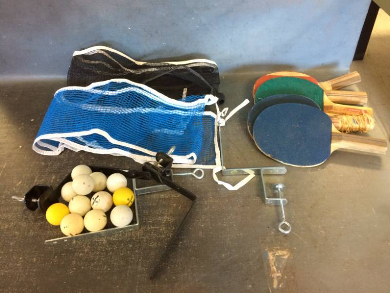 lot 31 image: Ping pong Items