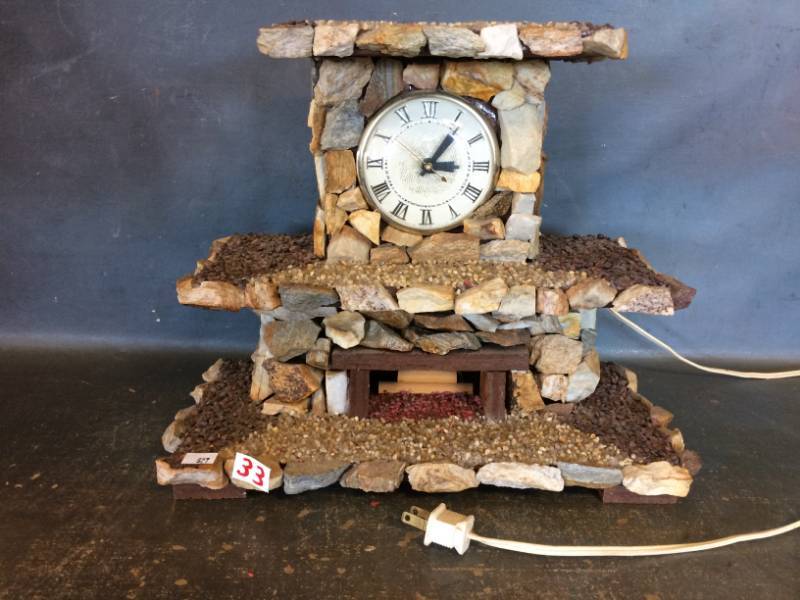 lot 33 image: Clock