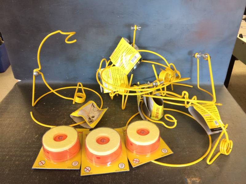 lot 34 image: Ice Fishing Items