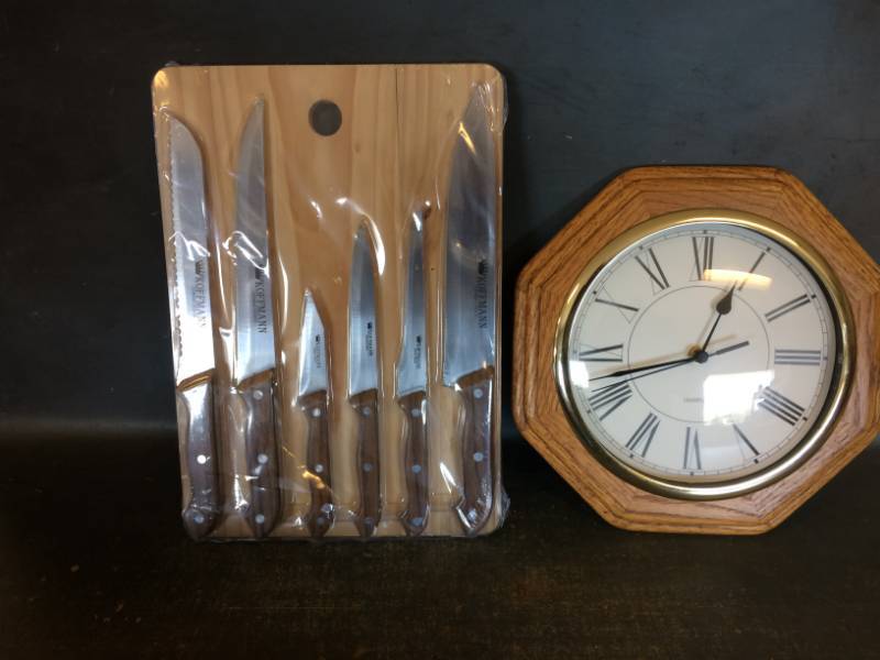 lot 39 image: Knives & Clock