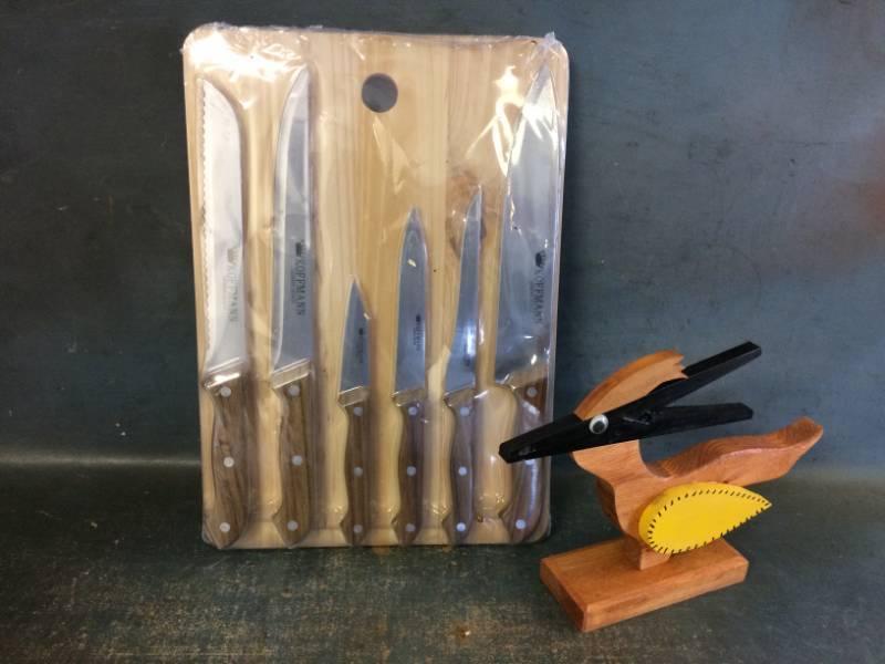 lot 46 image: Cutlery Set