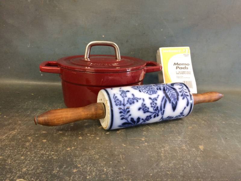 lot 47 image: Kitchen Items