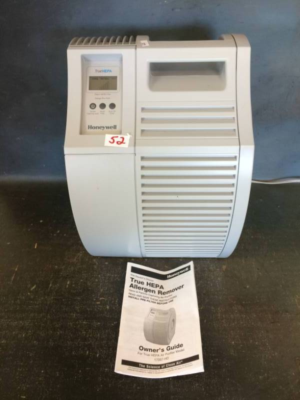 lot 52 image: Air Purifier