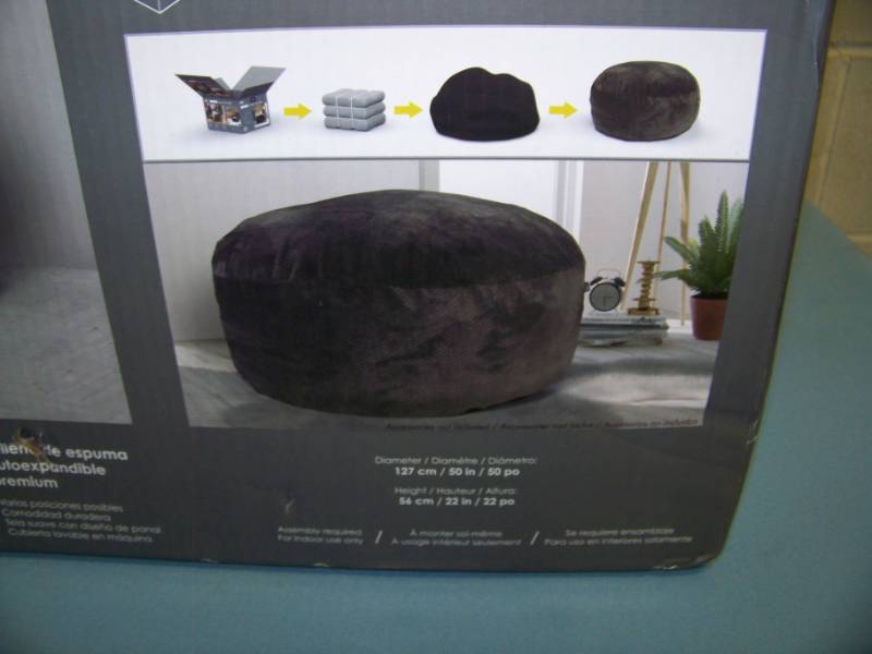 lot 19 image: Lounge&Co, Jumbo Lounger - NEW in Original box
