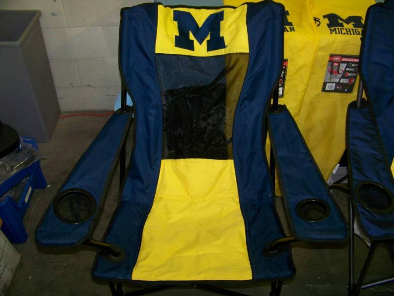 lot 90 image: (4) Michigan Wolverines, Stadium Chairs with Carrying Cases