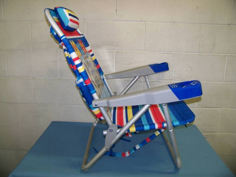 lot 25 image: Tommy Bahama, Deluxe Backpack Chair with Beach Umbrella in Carrying Case