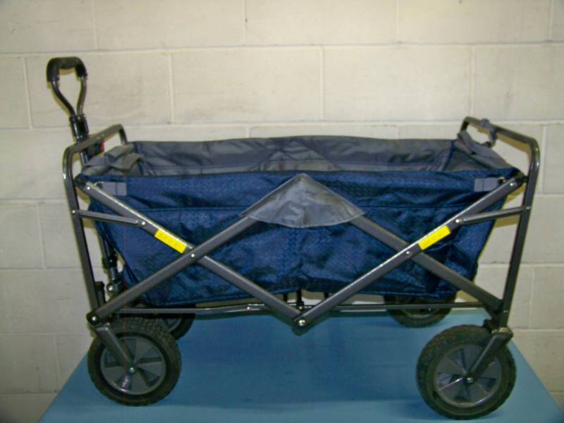 lot 94 image: Collapsible Pull Wagon with Telescoping Handle - NEW in Original, Open Box