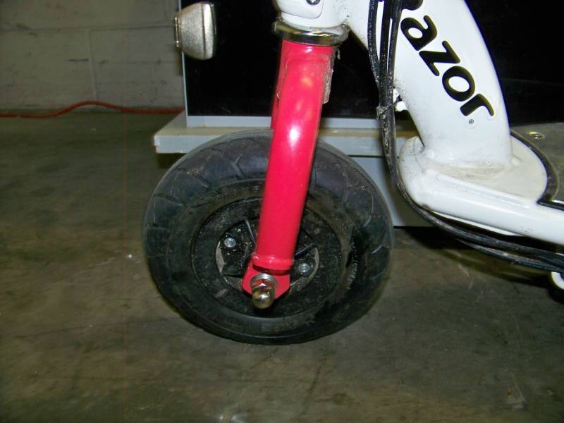 lot 100 image: Razor, Motorized Scooter for PARTS  REPAIR