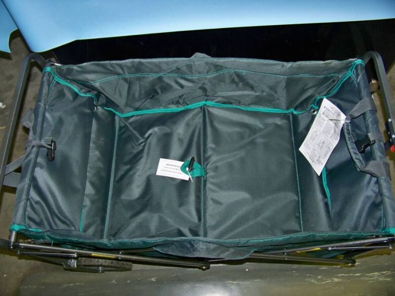 lot 97 image: Collapsible Pull Wagon with Telescoping Handle