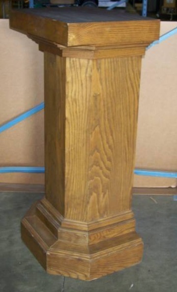 lot 109 image: Small Lectern  Pulpit