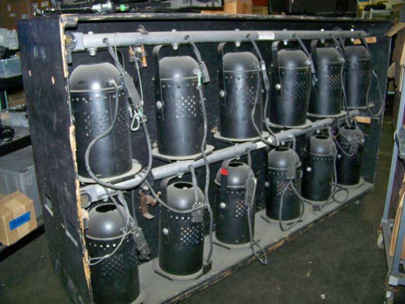 lot 86 image: (4) Powered Hanging Light Bars with (6) Stage  Studio  Theater Lights per Bar mounted in Rolling Case